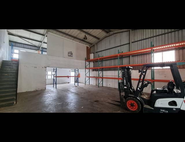 200M² WAREHOUSE TO LET IN WATERFALL